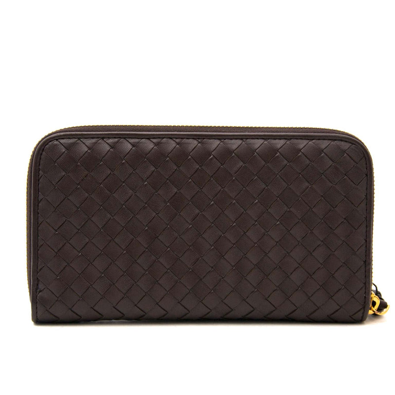 Bottega Veneta Chocolate Intrecciato Leather Wallet Buy authentic designer Bottega Veneta secondhand wallets at Labellov at the best price. Safe and secure shopping. Koop tweedehands authentieke Bottega Veneta portefeuille bij designer webwinkel labellov