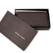 Bottega Veneta Chocolate Intrecciato Leather Wallet Buy authentic designer Bottega Veneta secondhand wallets at Labellov at the best price. Safe and secure shopping. Koop tweedehands authentieke Bottega Veneta portefeuille bij designer webwinkel labellov