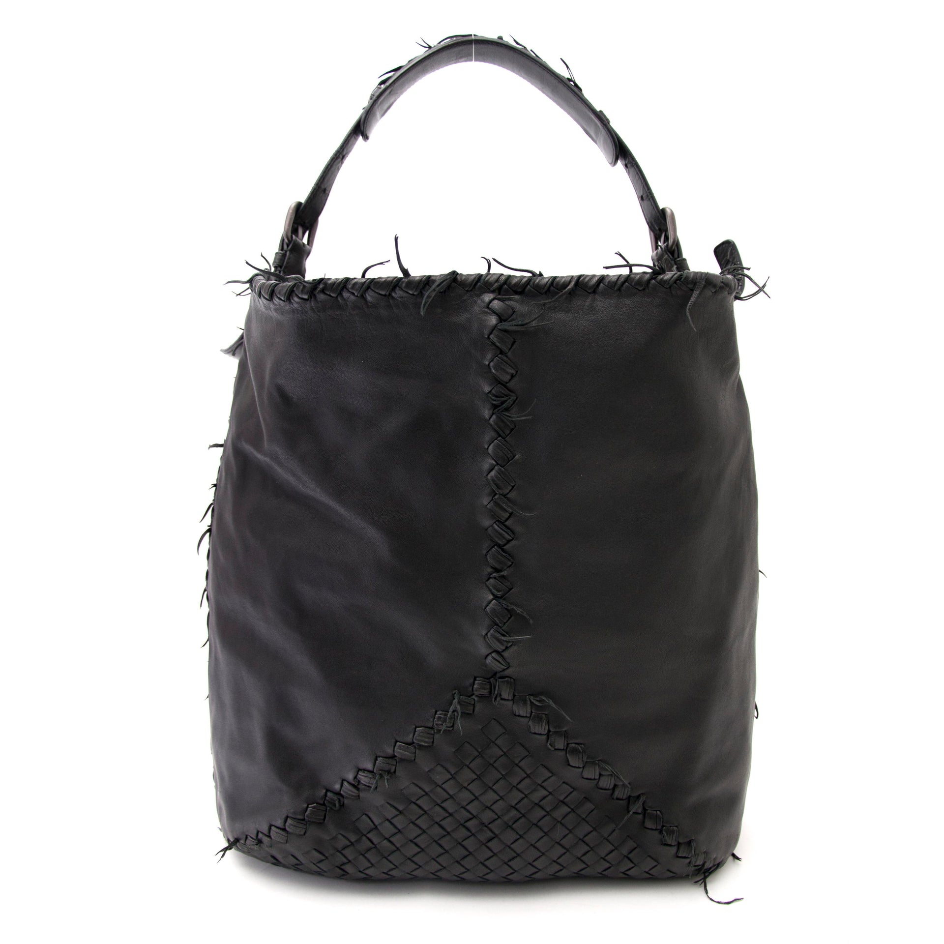 Bent u op zoek naar een authentieke Bottega Veneta Black Intrecciato Shoulder Bag?