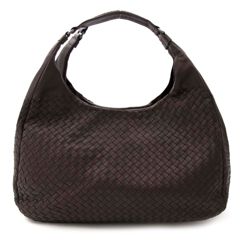 Buy an authentic secondhand Bottega Veneta bag at the right price at LabelLOV vintage webshop. Safe and secure online shopping.