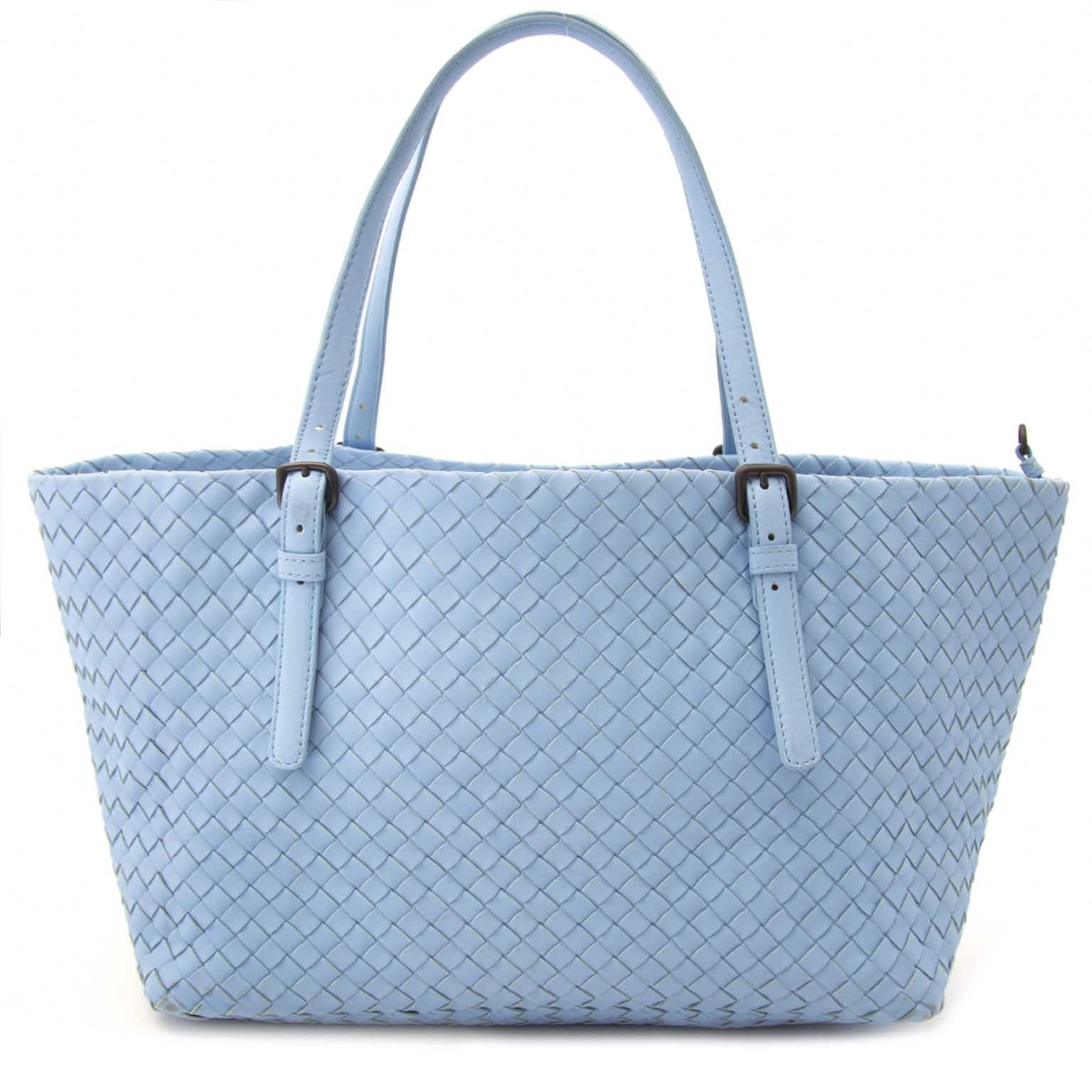 Bottega Veneta Light Blue Shopper Buy authentic designer Bottega Veneta secondhand bags at Labellov at the best price. Safe and secure shopping. Koop tweedehands authentieke Bottega Veneta tassen bij designer webwinkel labellov.