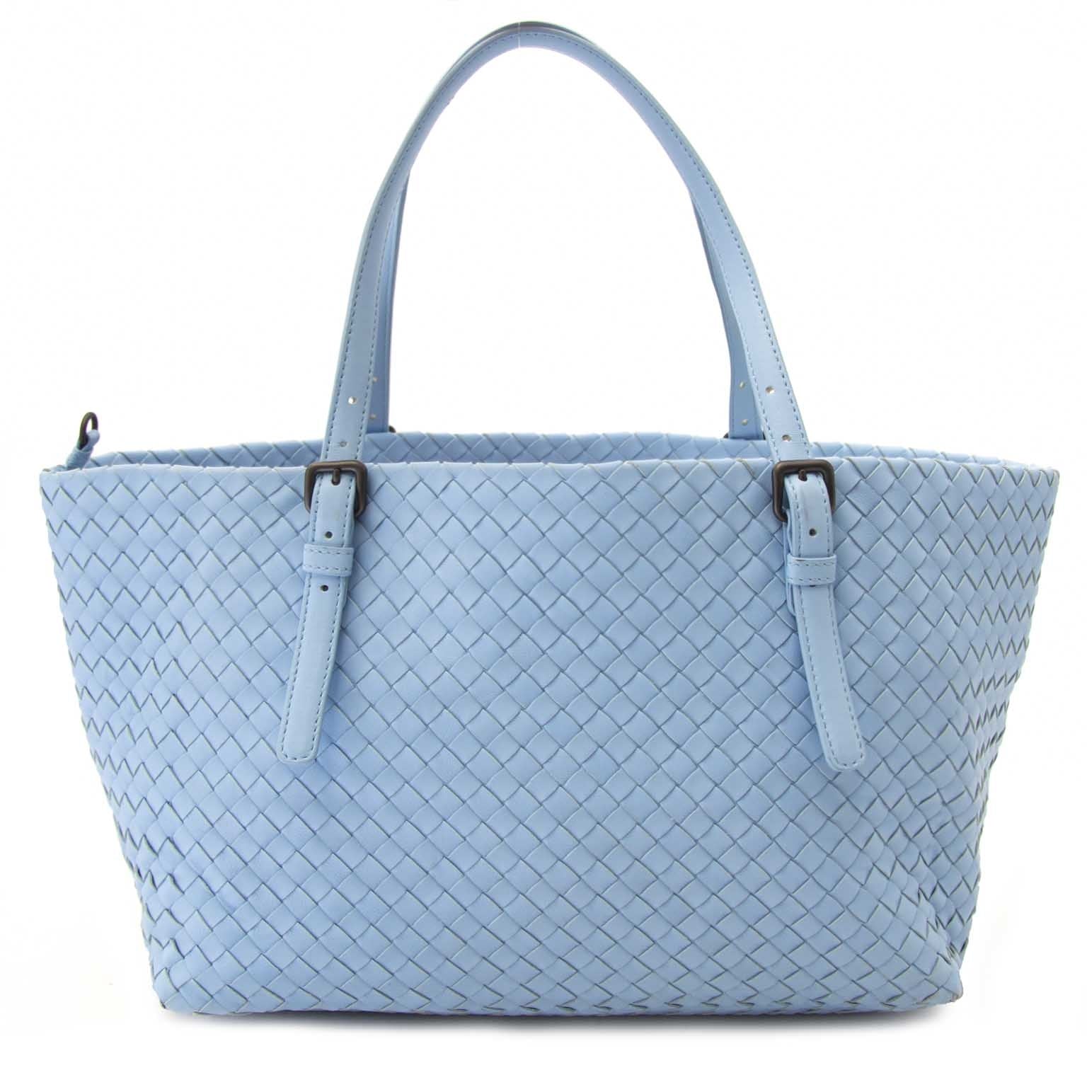 Bottega Veneta Light Blue cesta Shopper Buy authentic designer Bottega Veneta secondhand bags at Labellov at the best price. Safe and secure shopping. Koop tweedehands authentieke Bottega Veneta tassen bij designer webwinkel labellov.