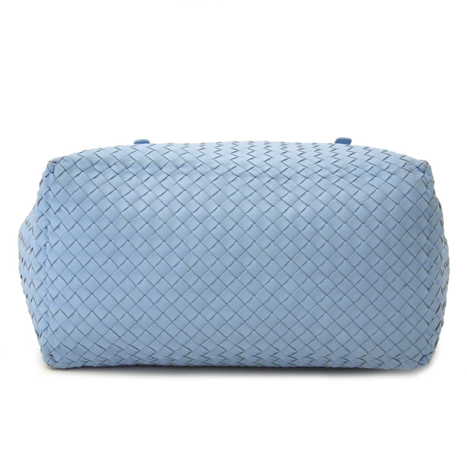 Bottega Veneta Light Blue Shopper Buy authentic designer Bottega Veneta secondhand bags at Labellov at the best price. Safe and secure shopping. Koop tweedehands authentieke Bottega Veneta tassen bij designer webwinkel labellov.