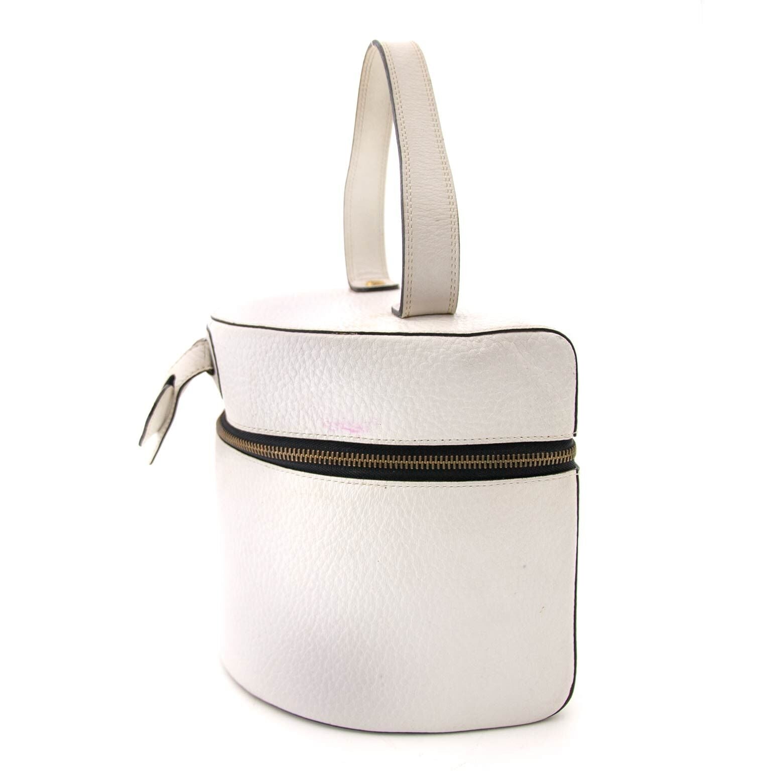 koop tweedehands Delvaux white Leather Beautycase aan een goede prijs bij labellov