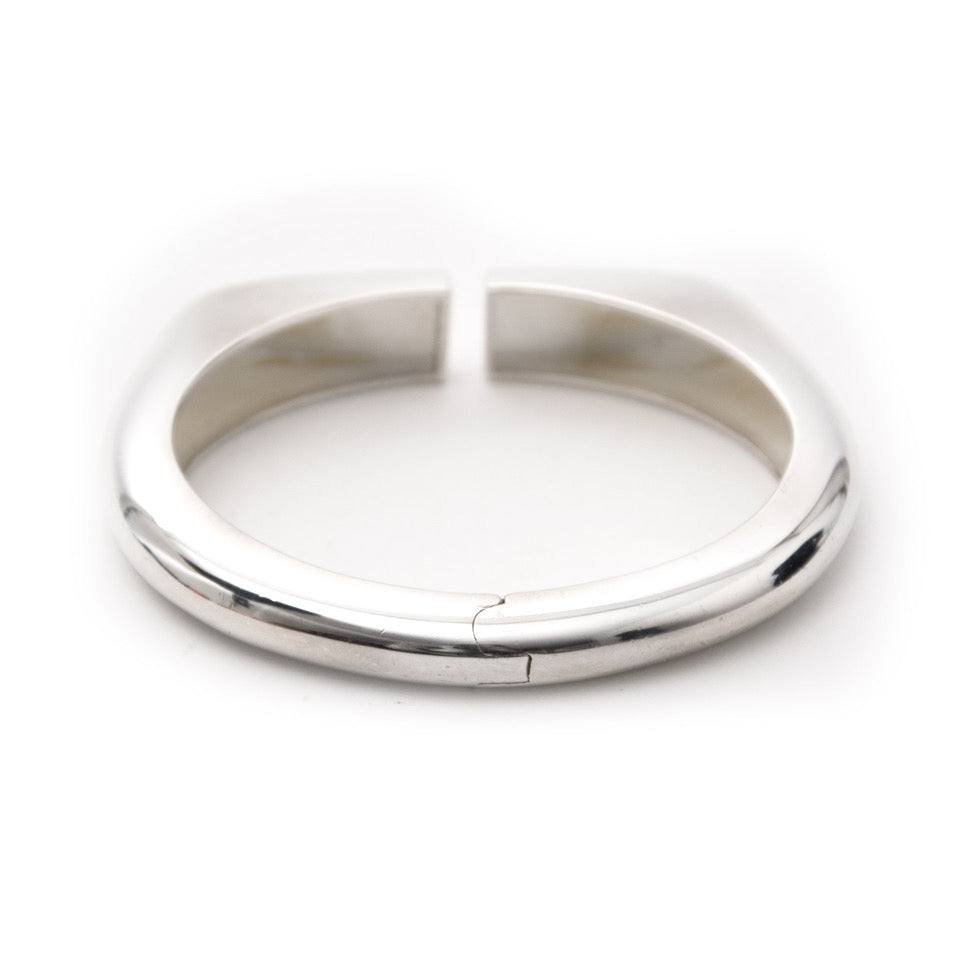 Koop en verkoop uw items aan de beste prijs bij tweedehands luxe webshop Labellov