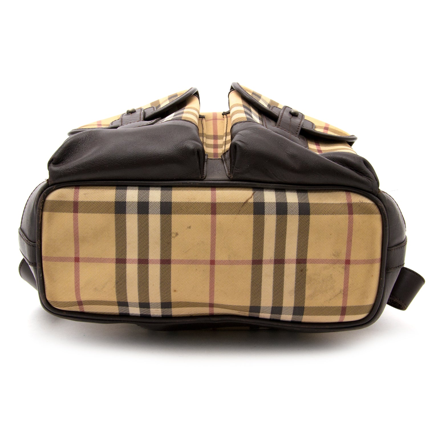 Koop en verkoop uw tweedehands designer handtassen tegen de beste prijs bij labellov.com. Antwerpen, designer handtassen, burberry backpack nova check