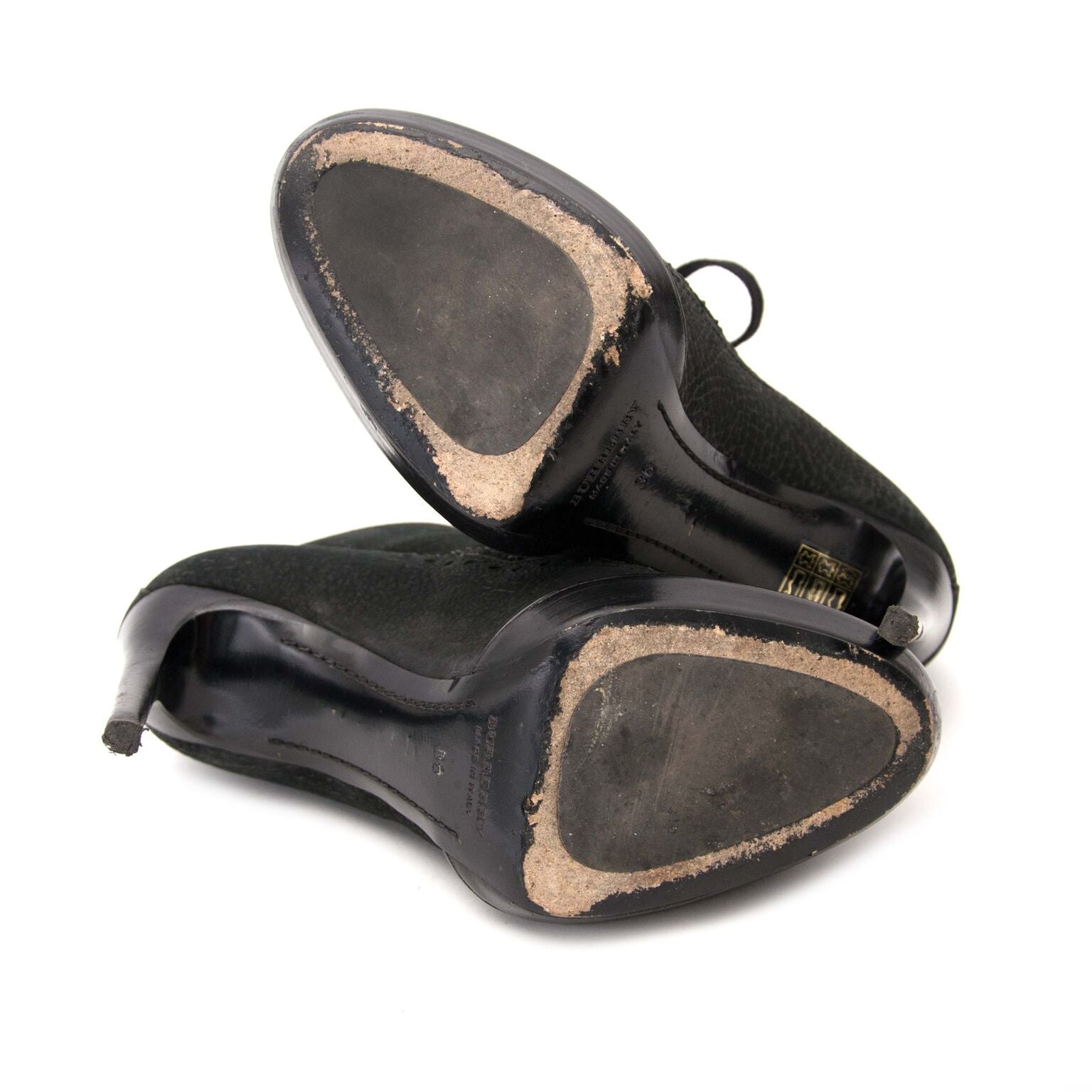 Buy now these lovely Burberry boots on the online webshop labellov.com