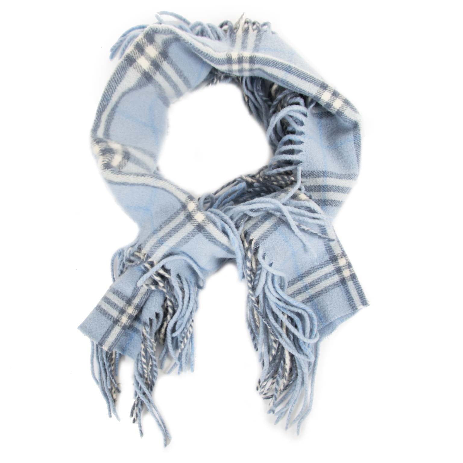 Burberry Baby Blue Fringe Scarf te koop bij Labellov vintage tweedehands