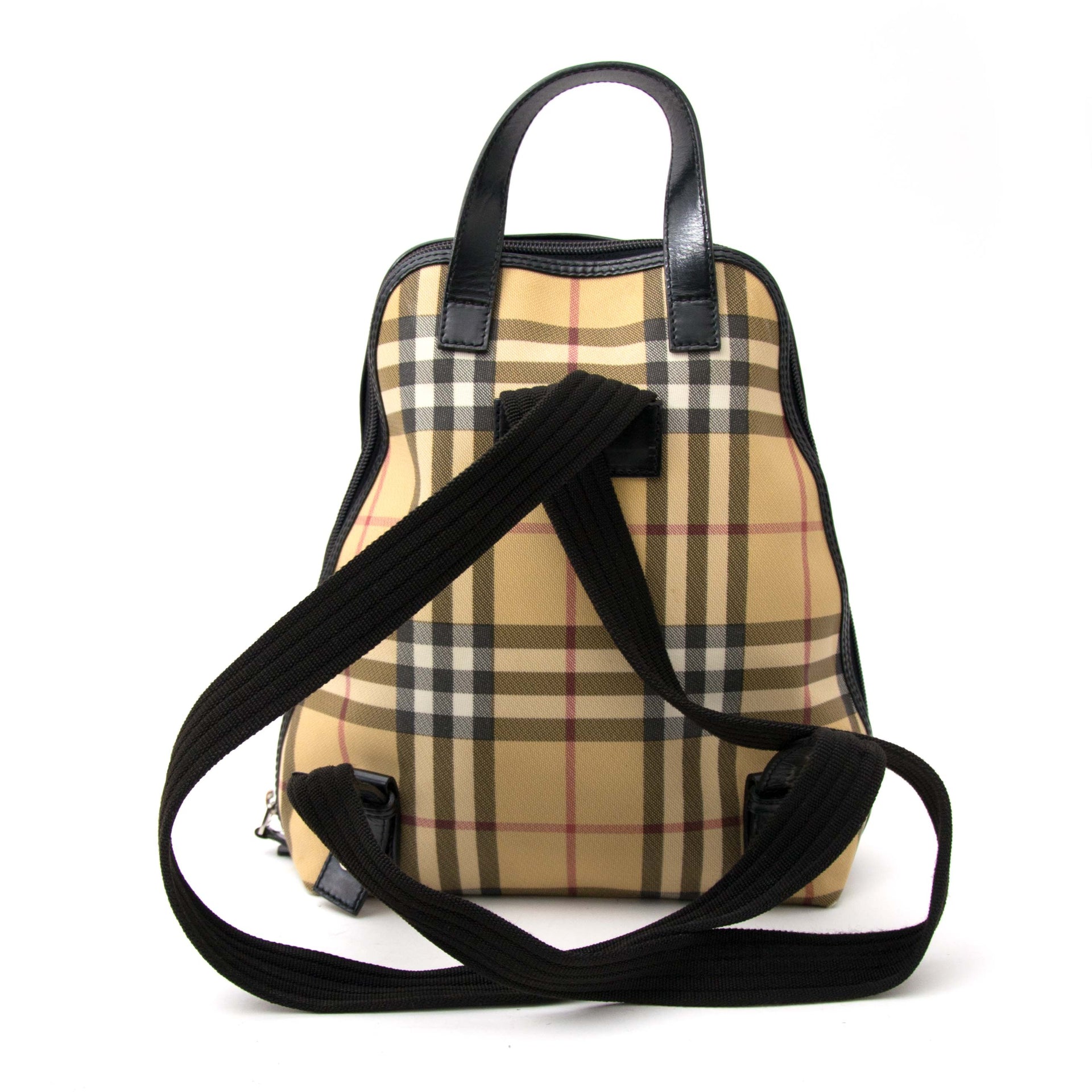 koop nu veilig online jouw tweedehands Burberry Nova Check Backpack op labellov.com