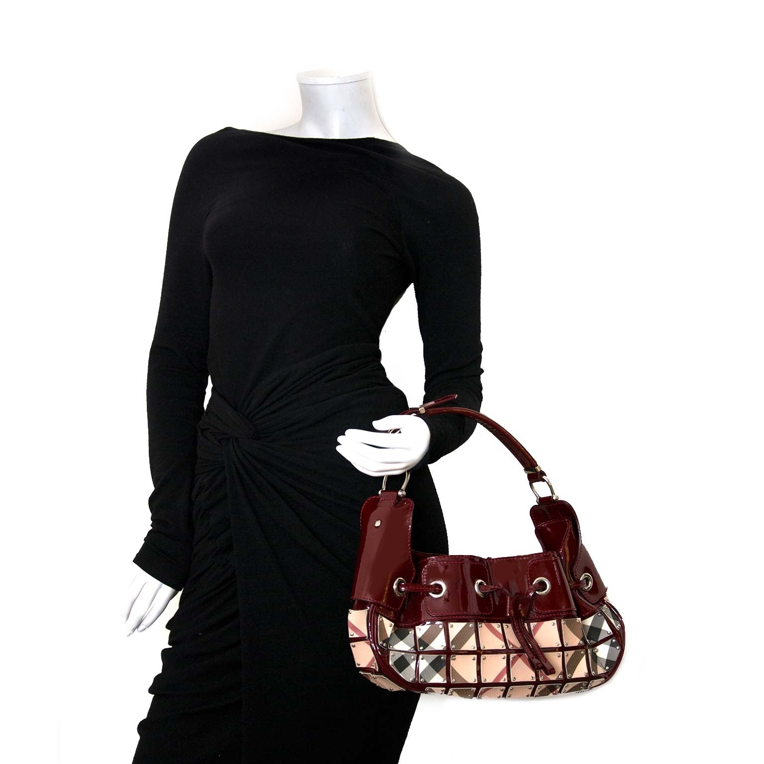 Buy your authentic Burberry bag at Labellov. Safe online shopping. Koop authentieke burberry bij Labellov. Veilig online shoppen. Achetez un authentic burberry sac à main chez Labellov. Achats en ligne en toute securité.