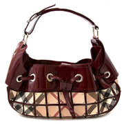 Buy your authentic Burberry patent tartan squared bag at Labellov. Safe and secure shopping. Koop een authentieke burberry tas bij Labellov. Veilig online shoppen. Achetez votre authentic burberry sac à main chez Labellov. Achats en ligne en toute securit