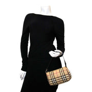 Koop authentieke Burberry checked ruiten tassen nu bij Labellov vintage mode webshop