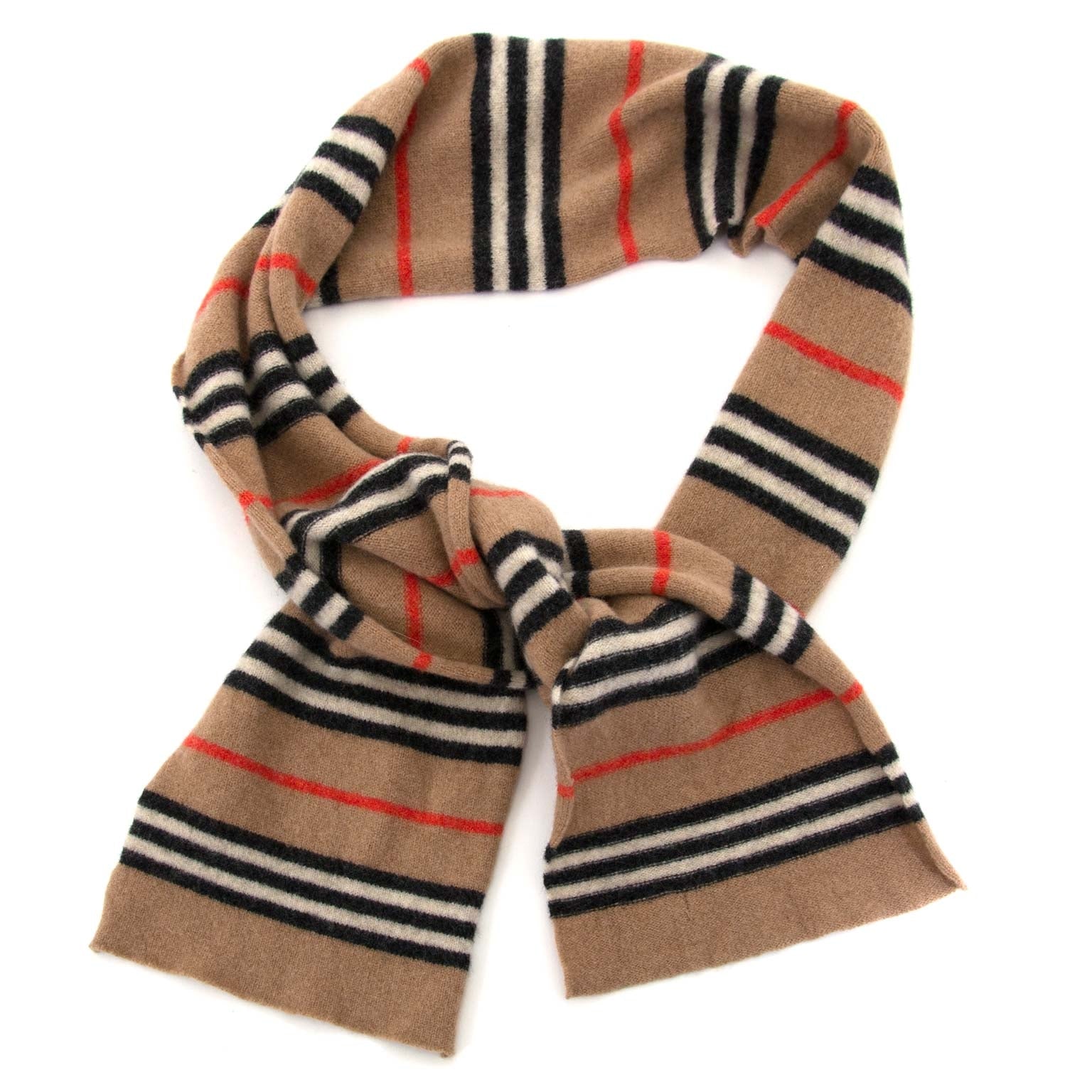 koop Burberry Beige Wool Scarf bij labellov aan de beste prijs