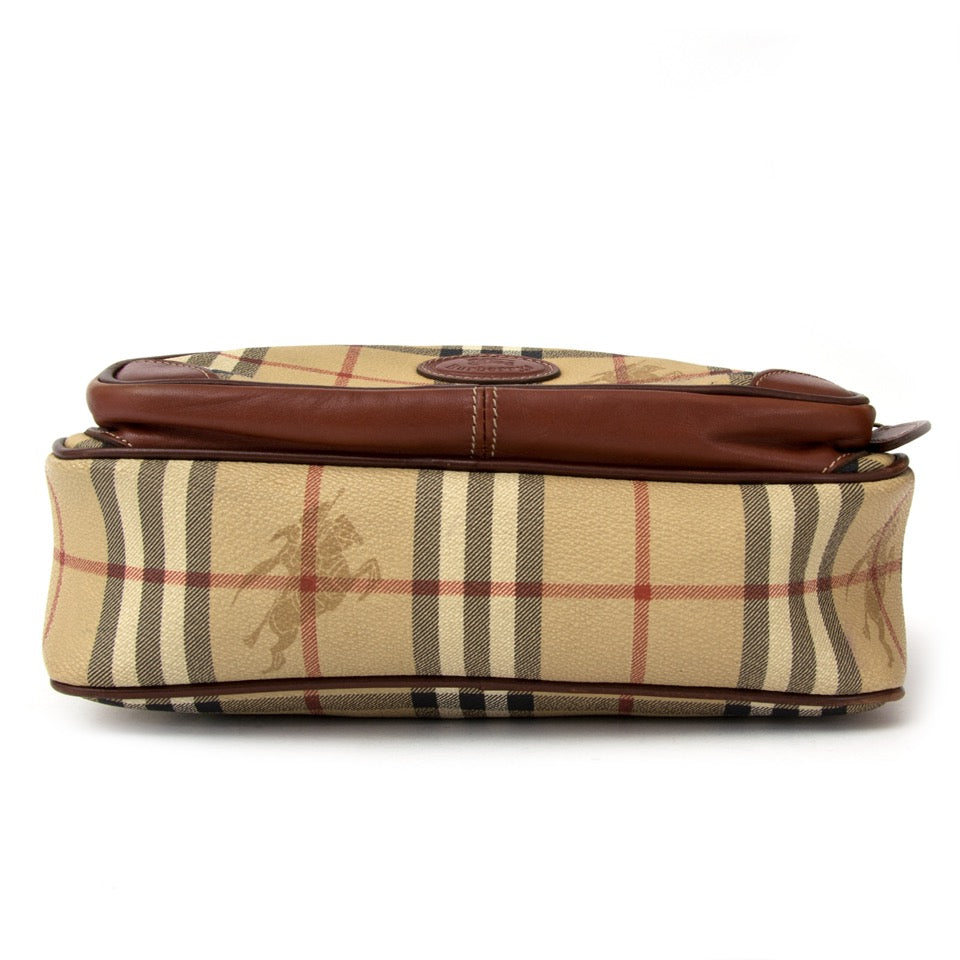 Authentic secondhand Burberry handbag good price safe online shopping Labellov webshop luxury brands shopping Antwerpen België fashion