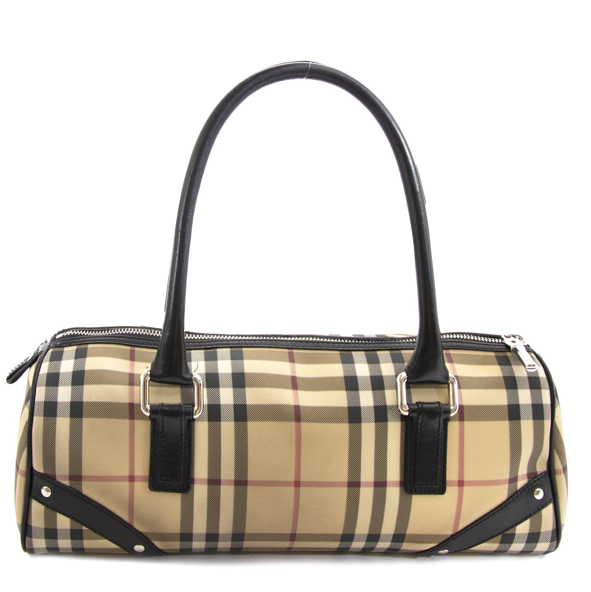 We buy and sell secondhand luxury items online and in store in Antwerp at Labellov.com