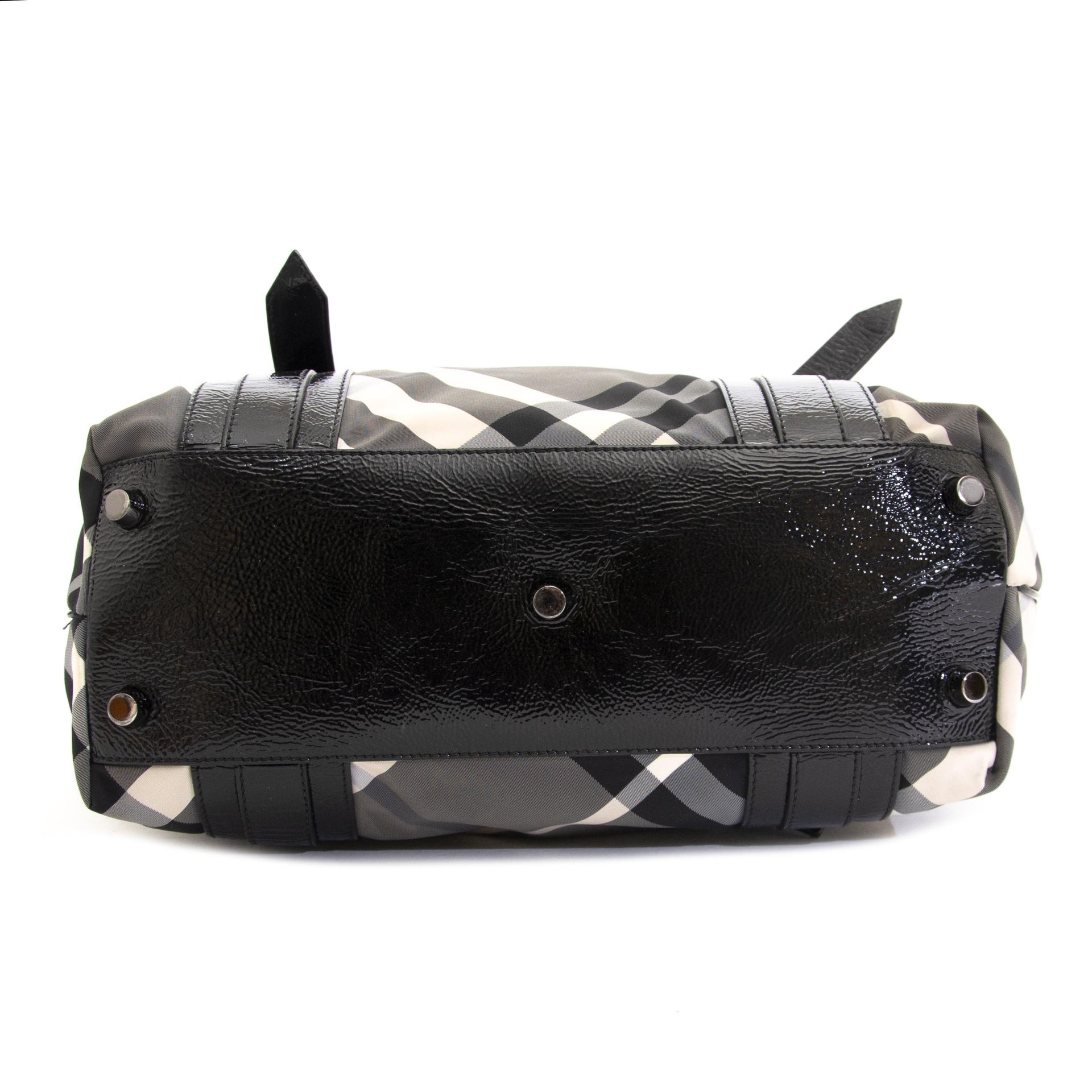 Burberry Grey Checked Shopper now for sale at labellov vintage fashion webshop belgium