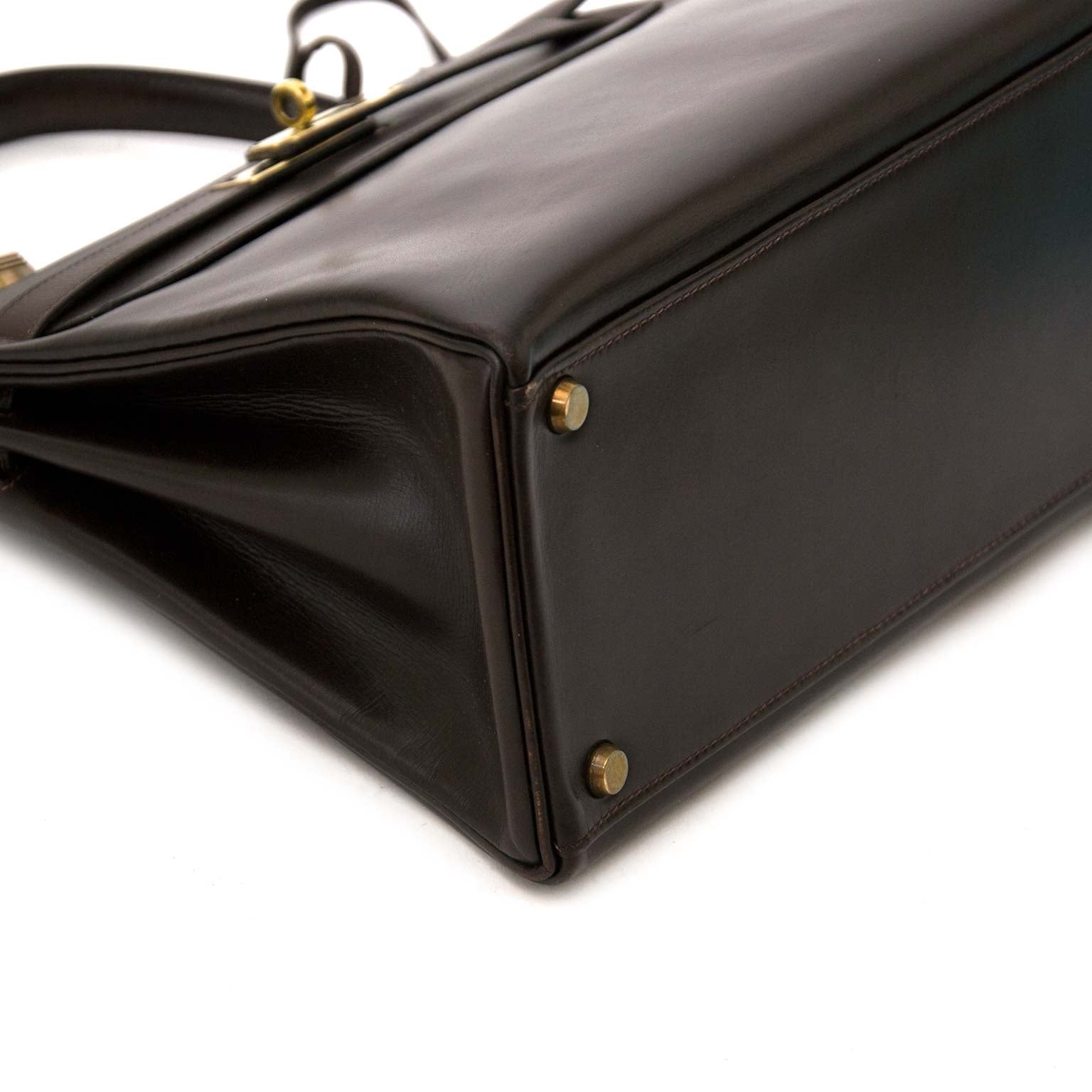 Are you interested in an authentic designer bag? Buy with Labellov and get 100% authenticity guarantee