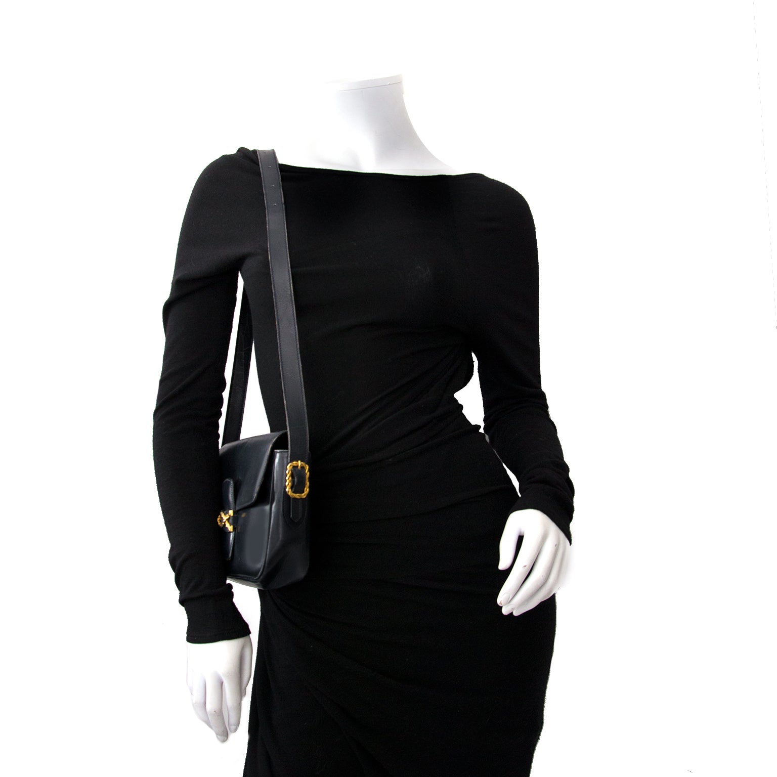 Buy and sell your preloved designer bags for the best rates online at Labellov luxury