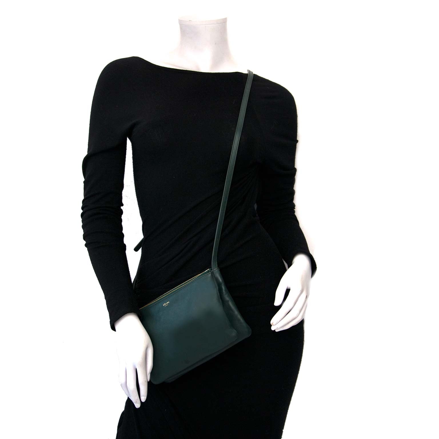Céline Green Leather Trio Crossbody Bag Buy authentic designer Celine secondhand bags at Labellov at the best price. Safe and secure shopping. Koop tweedehands authentieke Celine tassen bij designer webwinkel labellov.