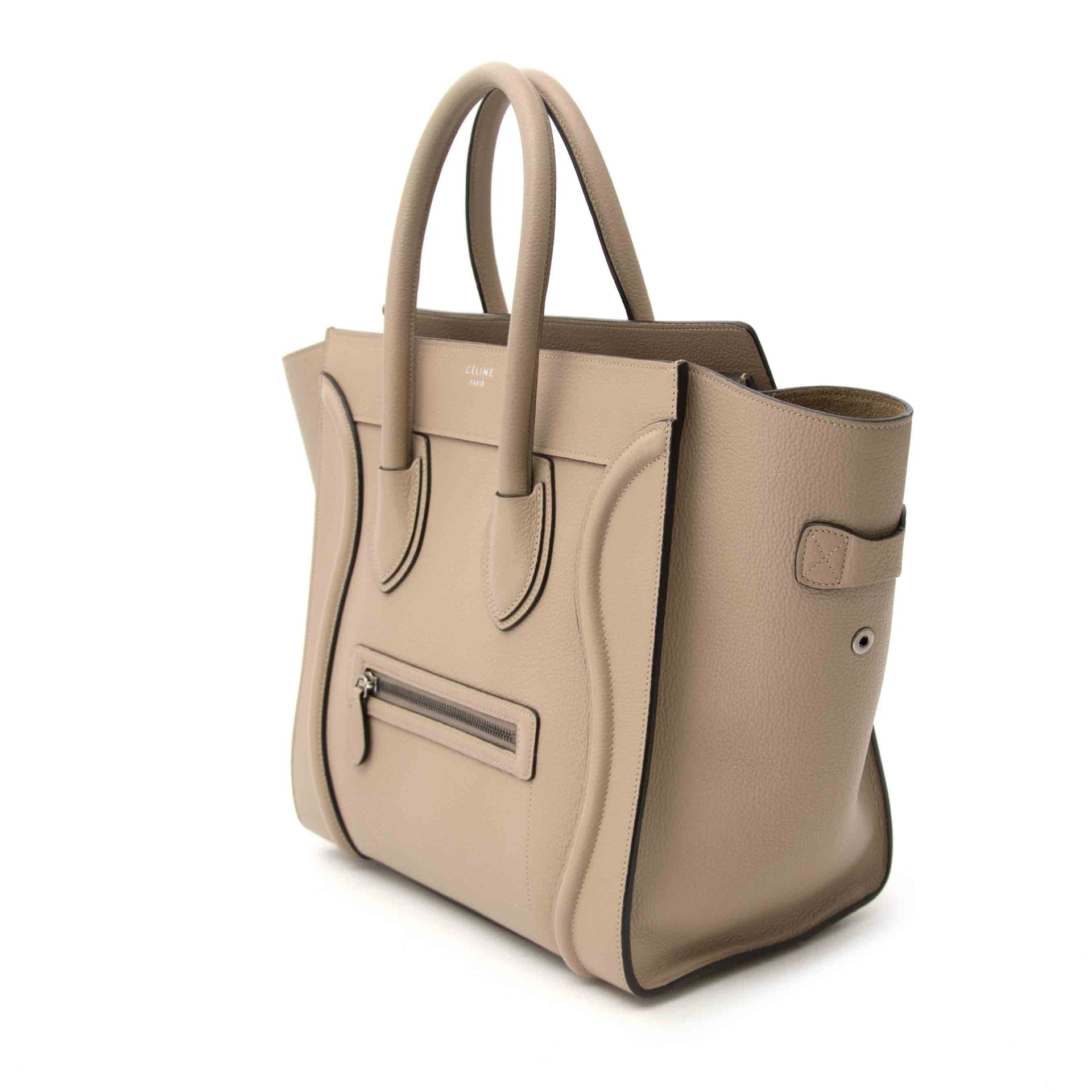 searching for a secondhand as new Celine luggage ? acheter enligne pour le meilleur prix sac a mains zip closure opens to a matching mustard yellow suede-lined interior with side zip pocket to store bare essentials. An effortlessly, chic everyday tote onl