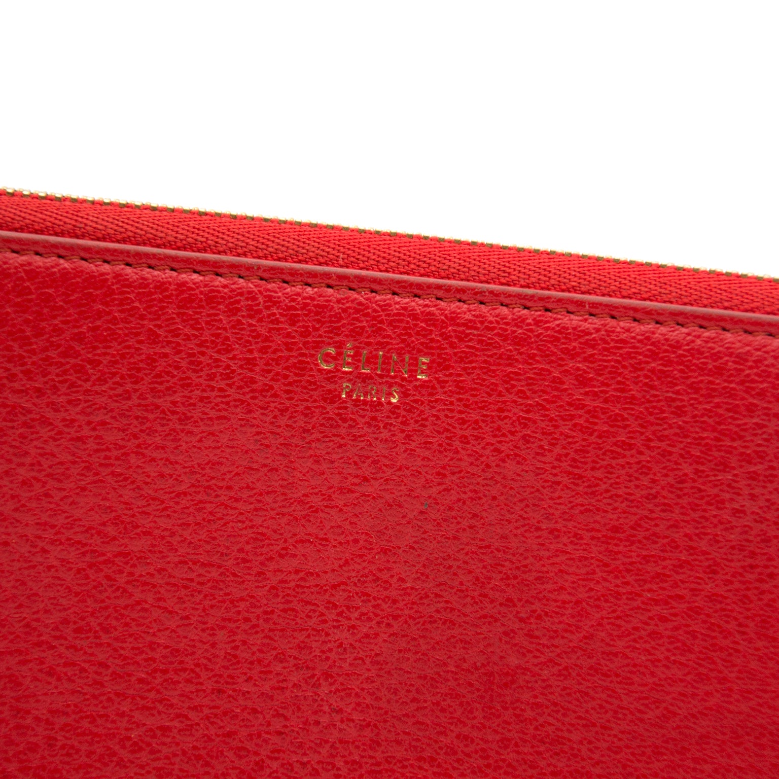 Achetez Céline Red Zipped Multifunction Wallet en ligne chez Labellov.com
