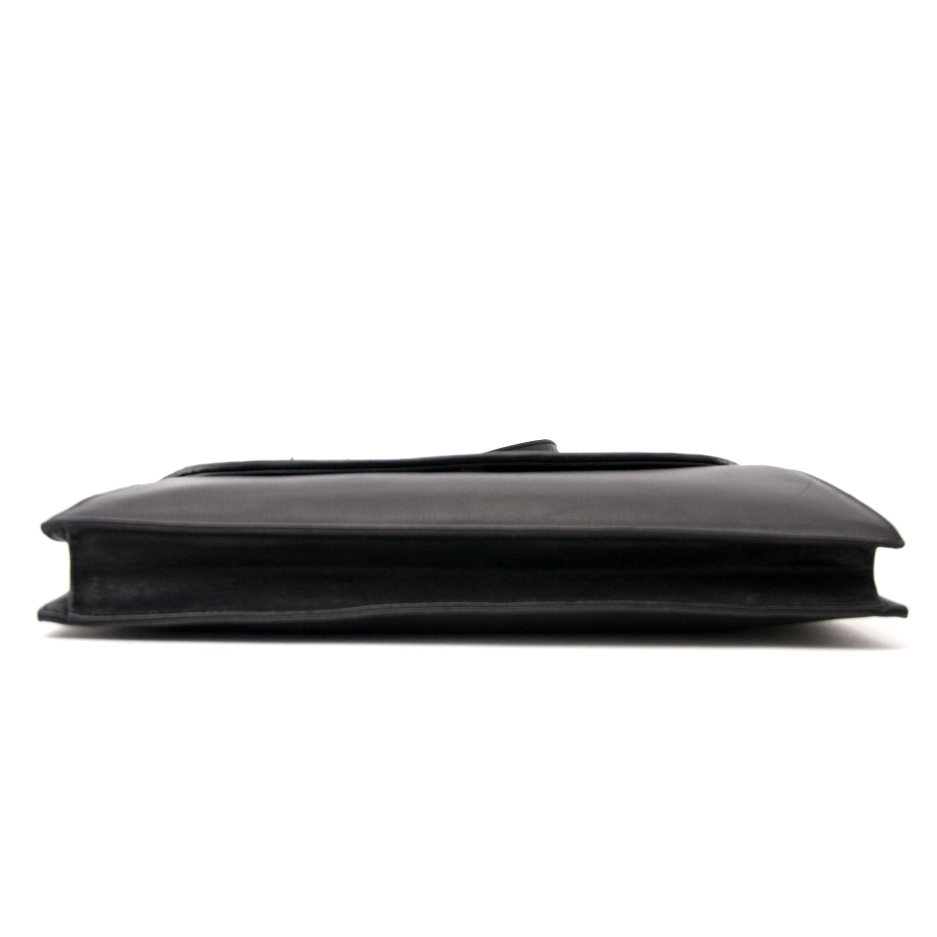 acheter en ligne chez labellov.com for the best price celine black woven leather clutch bag