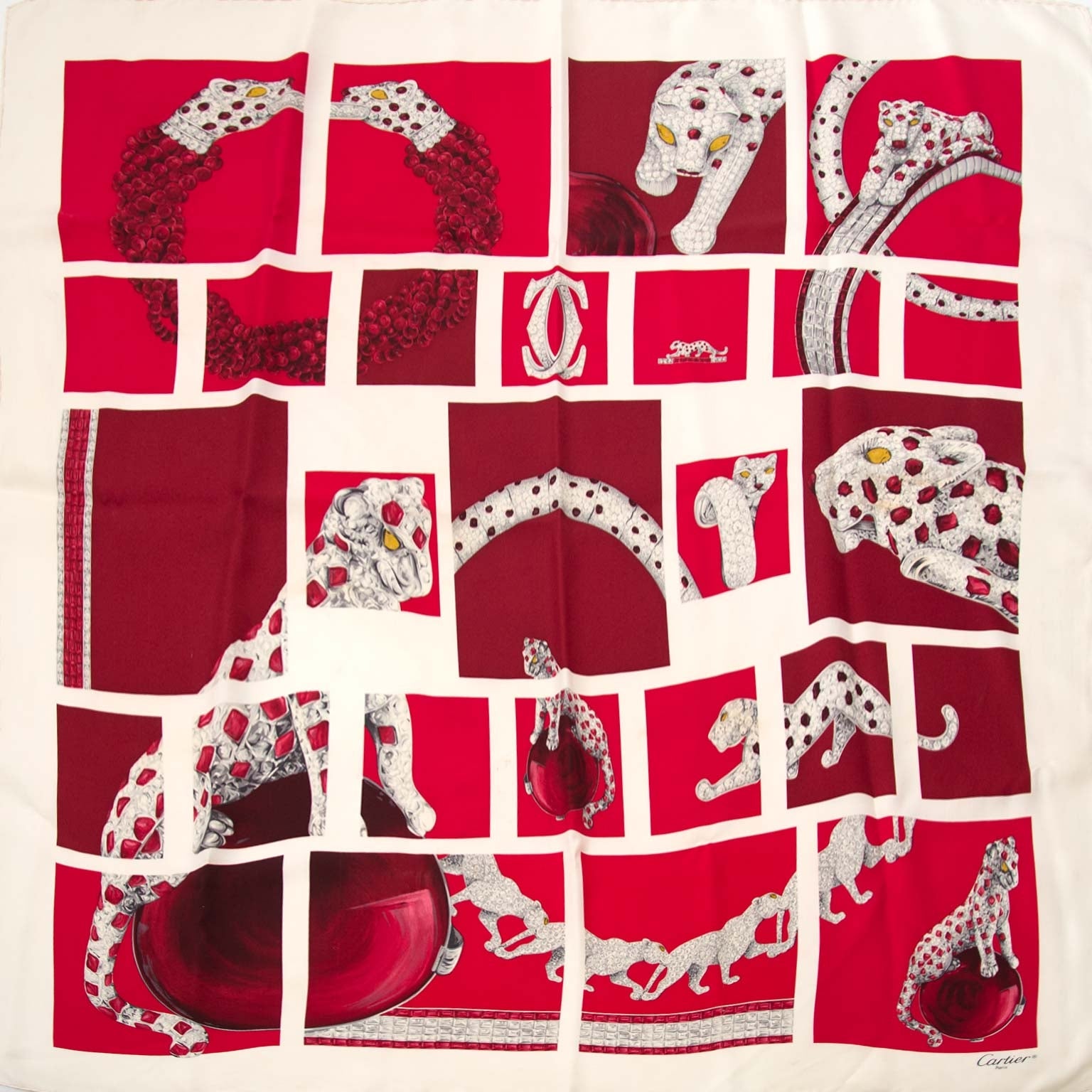 Buy an authentic secondhand Cartier scarf at Labellov. Safe online shopping. Koop een authentiek tweedehands cartier sjaaltje bij Labellov. Veilig online shoppen. Achetez une authentic écharpe de Cartier chez Labellov. Achats en ligne en toute securité.