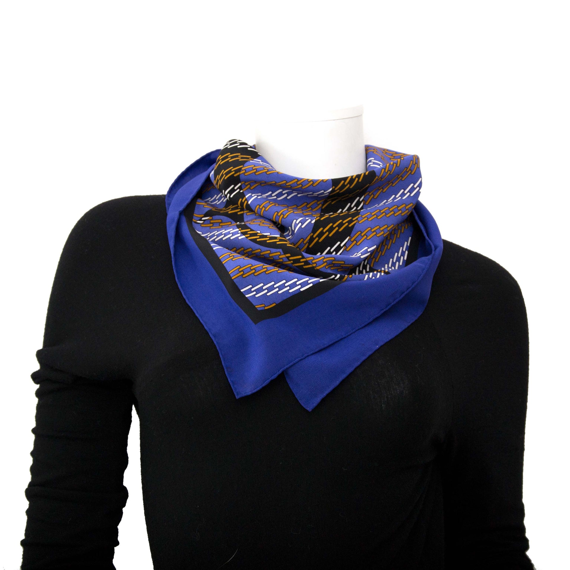 Bent u op zoek naar een authentieke designer Must de Cartier Blue Silk Carré?