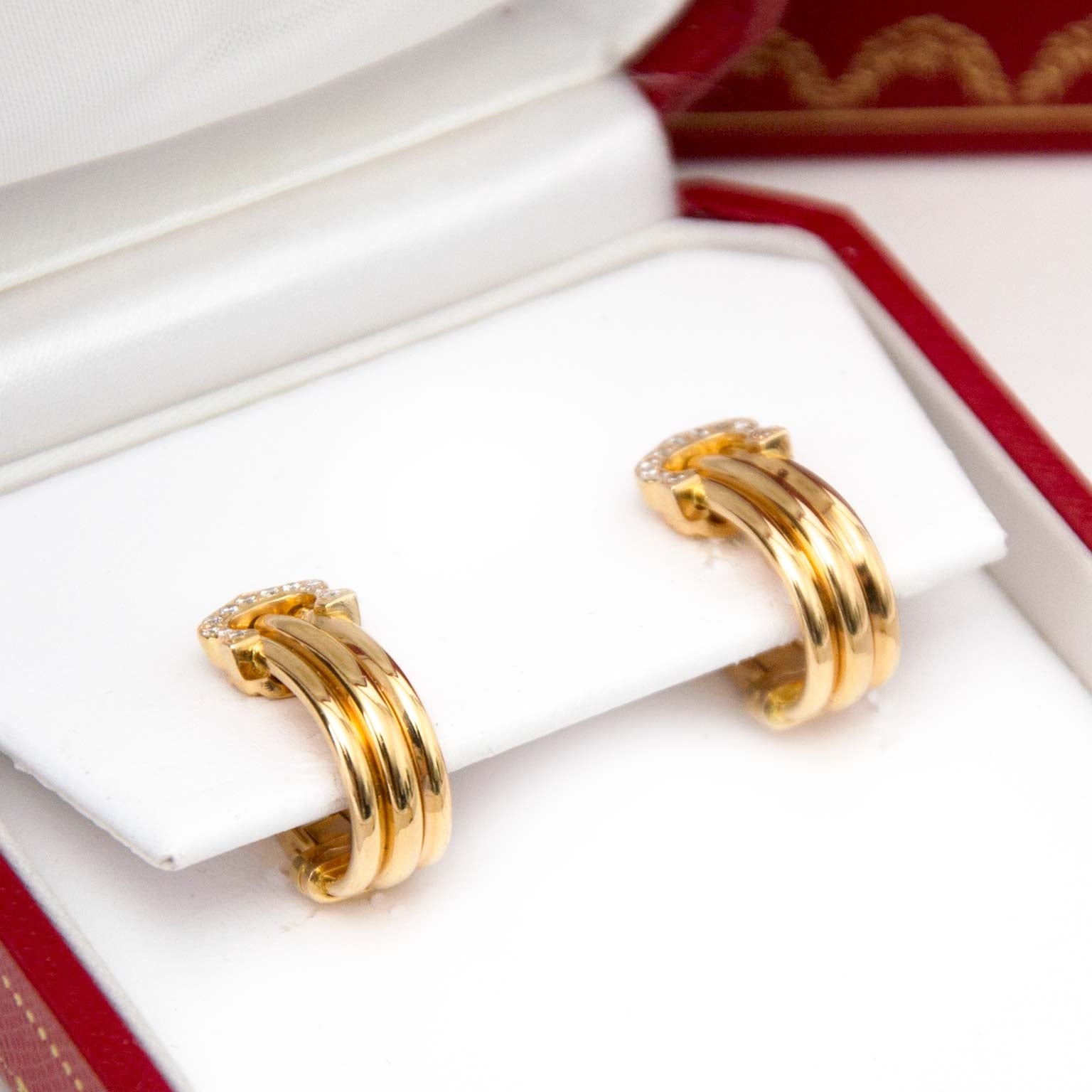 koop veilig tweedehands Cartier Limited Edition Ressort CC Earrings aan een goede prijs bij labellov in antwerpen