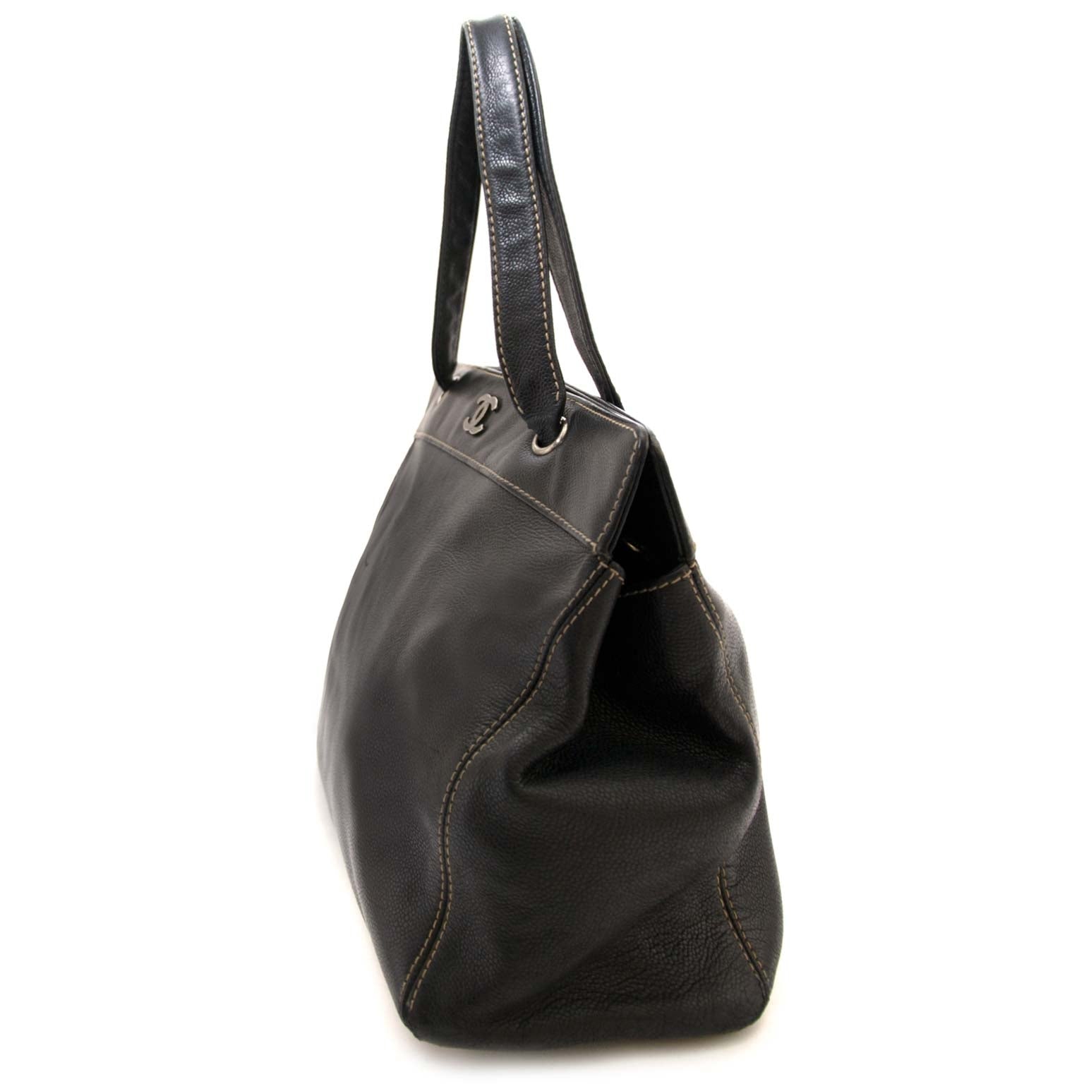 te koop aan de beste prijs Chanel Black Leather Shoulder Bag