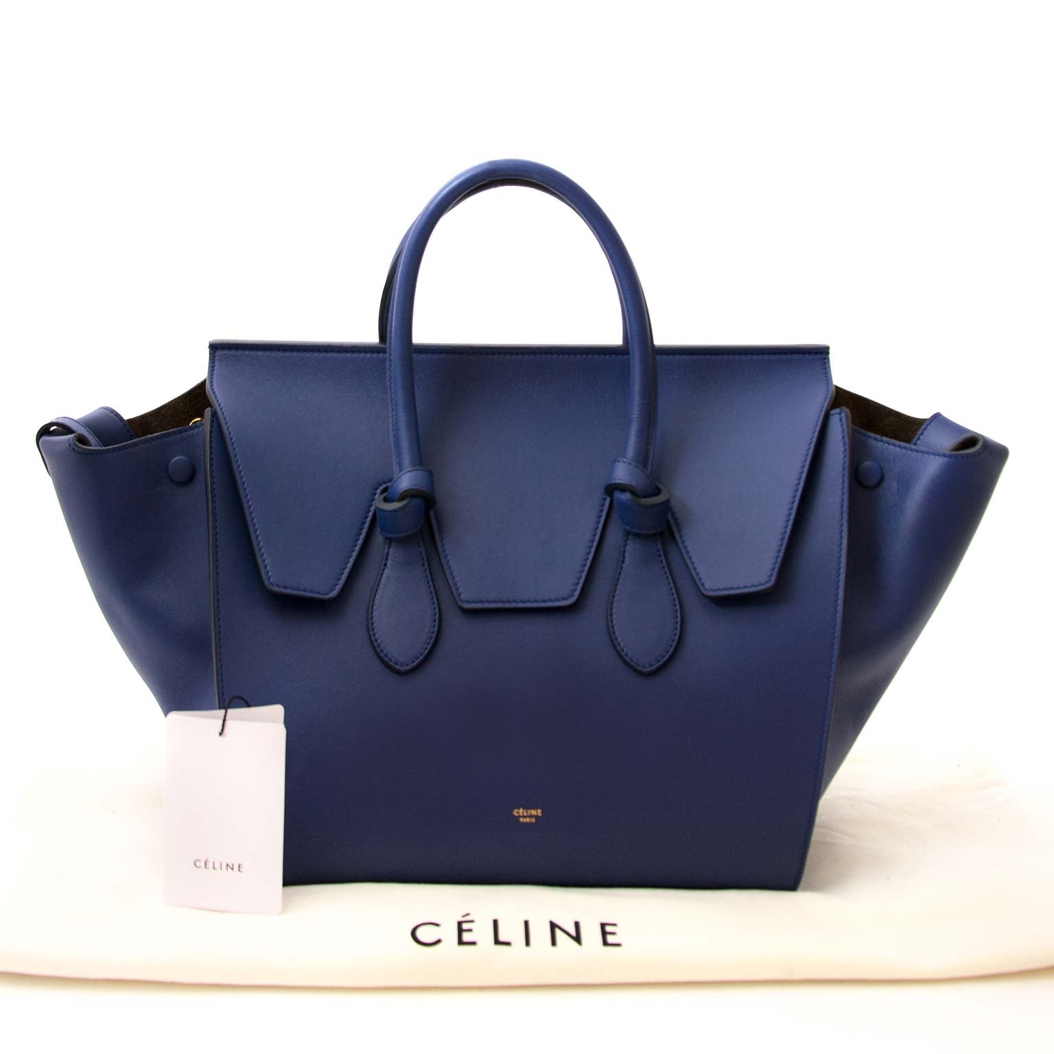 Buy authentic secondhand Celine bag at Labellov. Safe online shopping. Koop authentieke tweedehands Celine handtas bij Labellov. Veilig online shoppen. Achetez un authentic Celine sac à main usagé chez Labellov. Achats en ligne en toute securité.