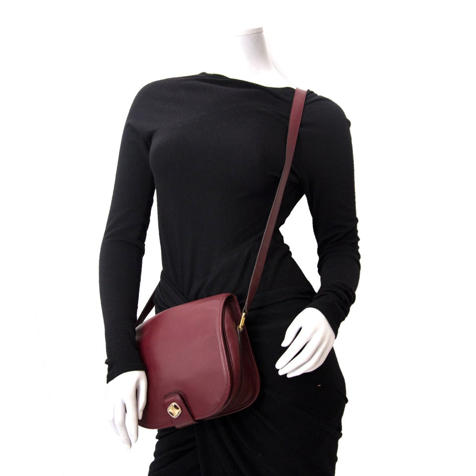 Vintage Céline shoulder bags for the best price at Labellov webshop. Safe and secure online shopping with 100% authenticity. Vintage Céline sac à epaule pour le meilleur prix.