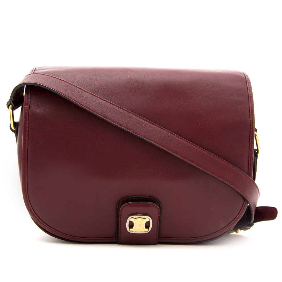 Vintage Céline shoulder bags for the best price at Labellov webshop. Safe and secure online shopping with 100% authenticity. Vintage Céline sac à epaule pour le meilleur prix.