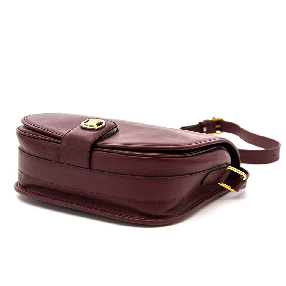 Vintage Céline shoulder bags for the best price at Labellov webshop. Safe and secure online shopping with 100% authenticity. Vintage Céline sac à epaule pour le meilleur prix.