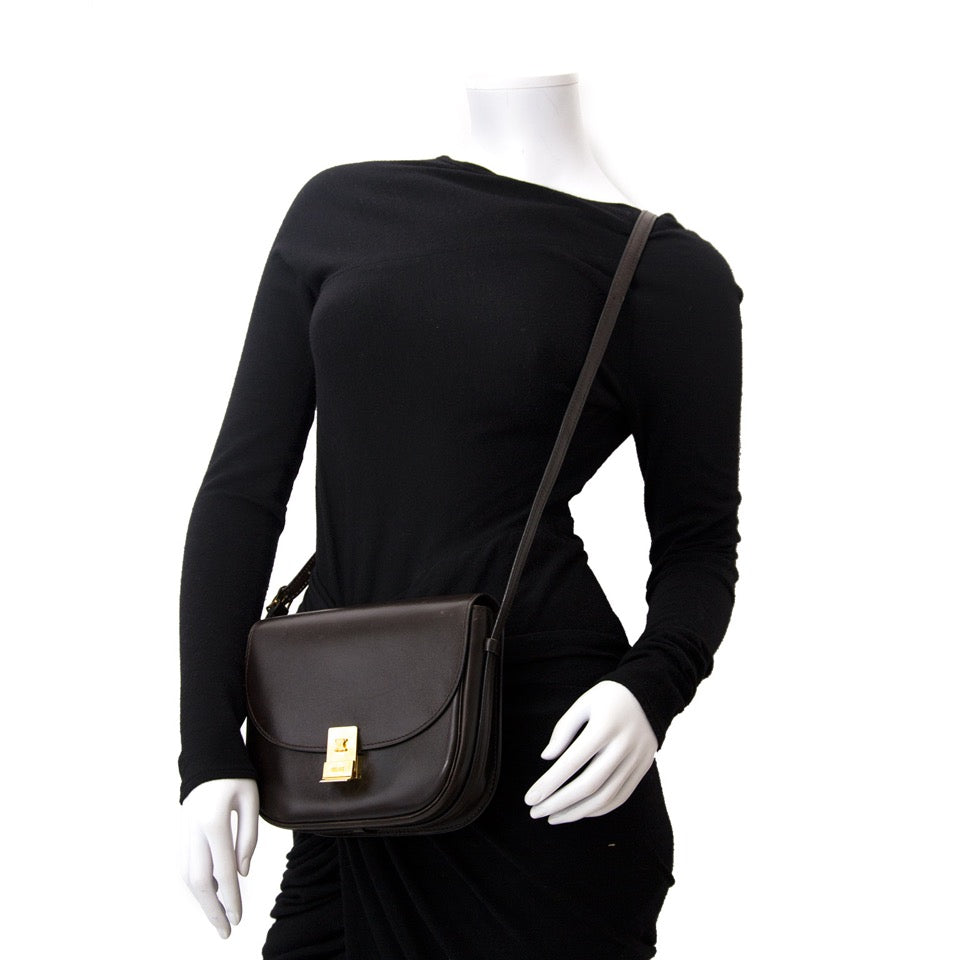 Vintage Céline shoulder bags for the best price at Labellov webshop. Safe and secure online shopping with 100% authenticity. Vintage Céline sac à epaule pour le meilleur prix.