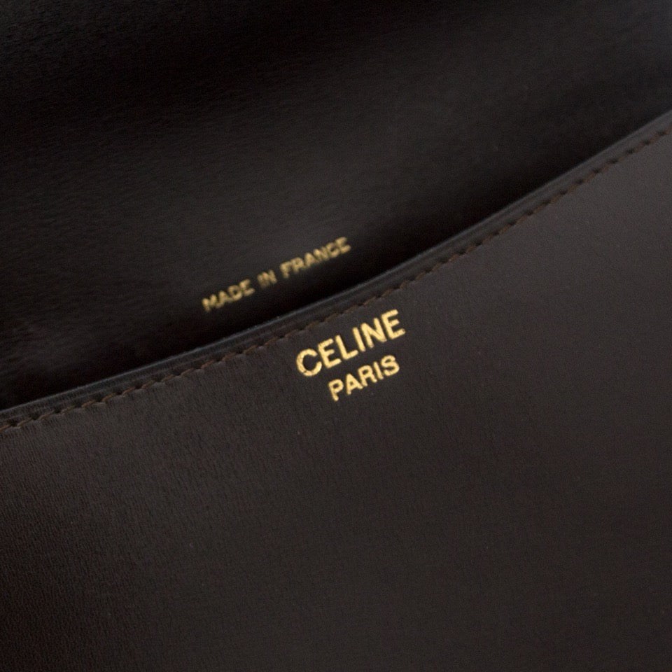 Vintage Céline shoulder bags for the best price at Labellov webshop. Safe and secure online shopping with 100% authenticity. Vintage Céline sac à epaule pour le meilleur prix.