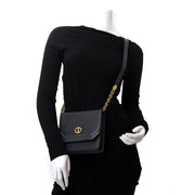 Vintage Dior crossbody for the best price at Labellov webshop. Safe and secure online shopping with 100% authenticity. Vintage Dior crossbody pour le meilleur prix.