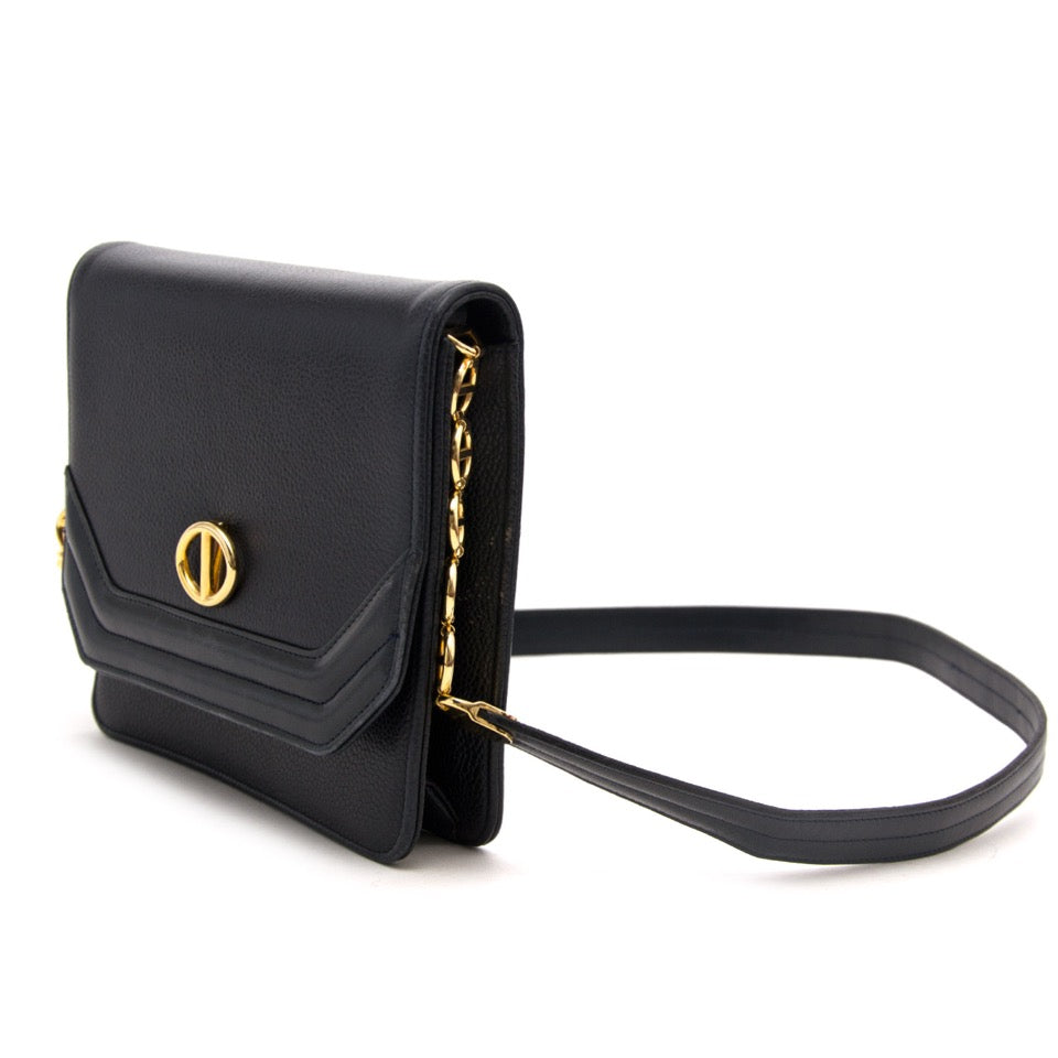 Vintage Dior crossbody for the best price at Labellov webshop. Safe and secure online shopping with 100% authenticity. Vintage Dior crossbody pour le meilleur prix.