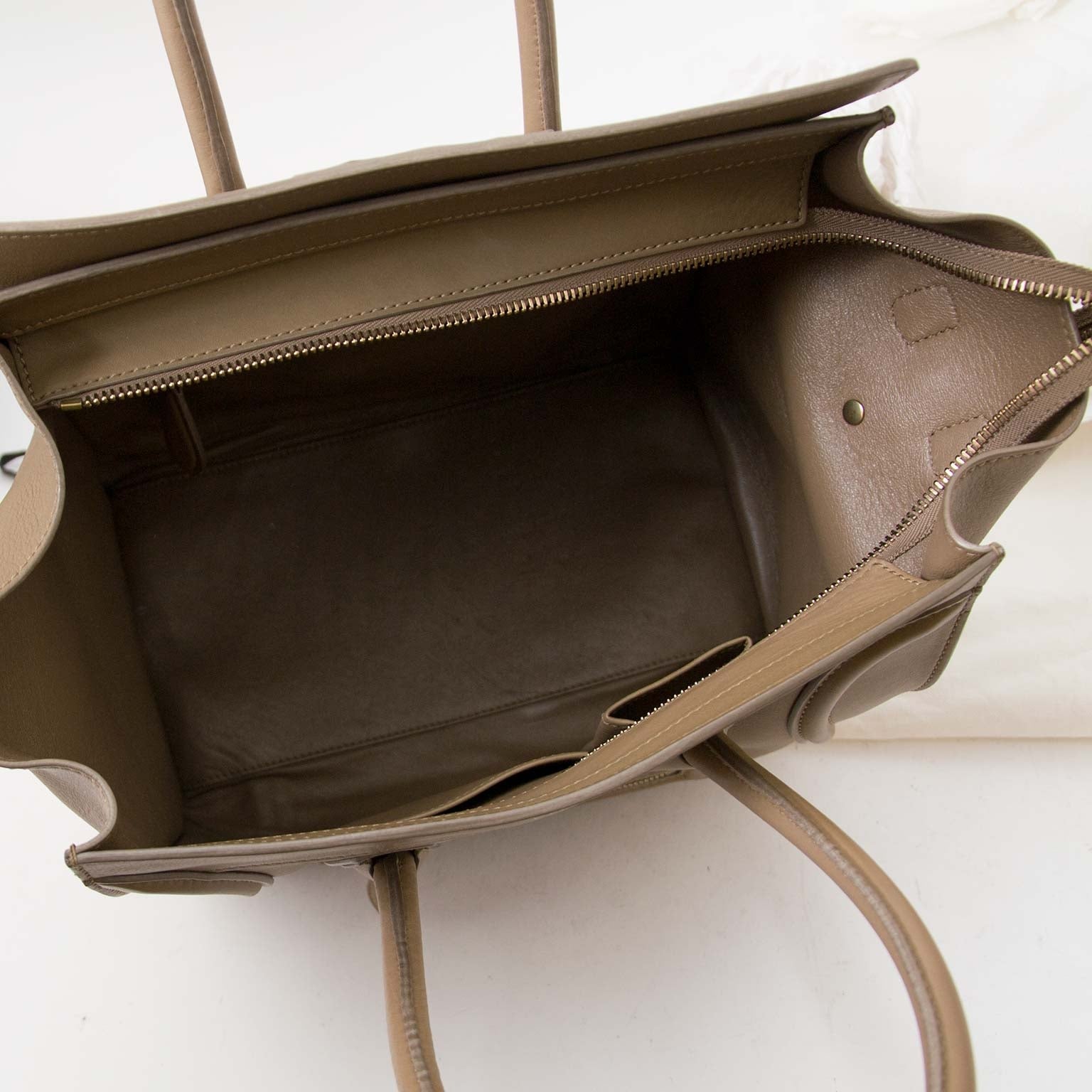 safe online shopping at labellov vintage fashion webshop with céline phantom bags