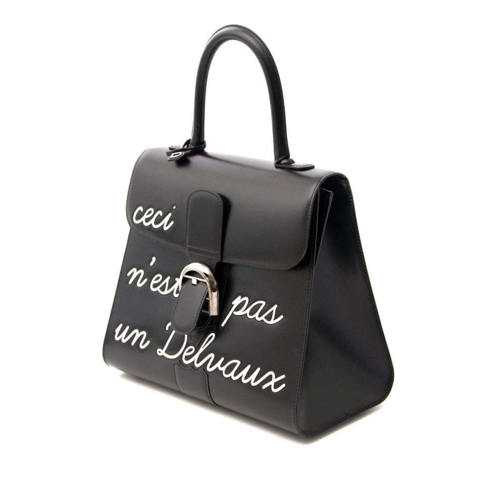 koop veilig online aan de beste prijs authentieke Brand New Delvaux L'Humour Brillant MM 'Ceci N'est Pas Un Delvaux' nieuw