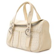 Buy authentic Celine handbag at the best price at Labellov. Safe and secure shopping. Koop tweedehands authentieke Celine handtassen bij Labellov in Antwerpen. Celine Quilted Creme Front Pocket Handbag