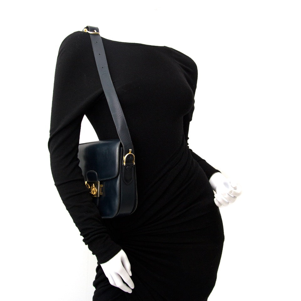 Céline Vintage Navy Blue Horse Box Bag kopen en verkopen bij Labellov