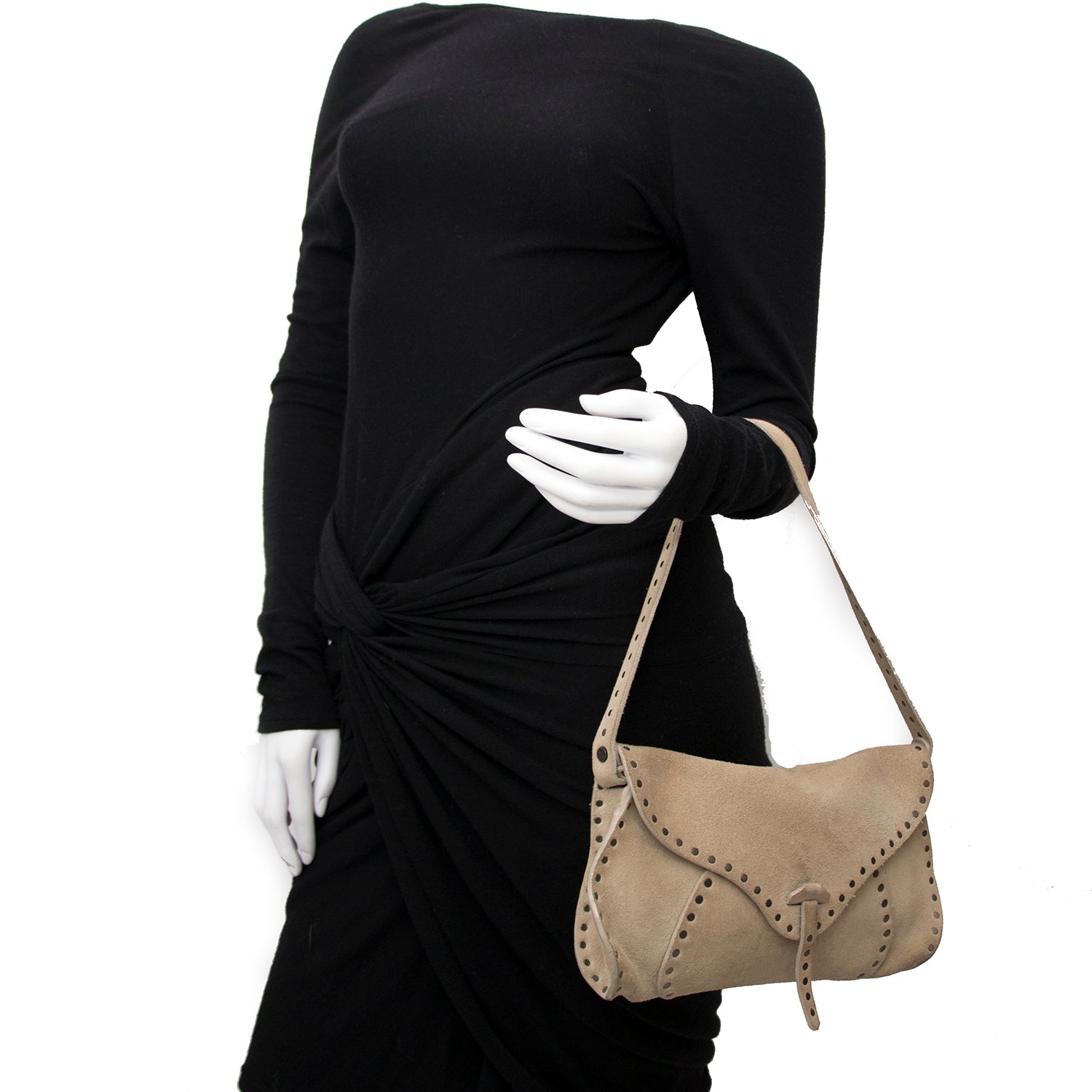 Vintage Céline beige suede bag for the best price at Labellov webshop. Safe and secure online shopping with 100% authenticity. Vintage Céline beige suede bag pour le meilleur prix.