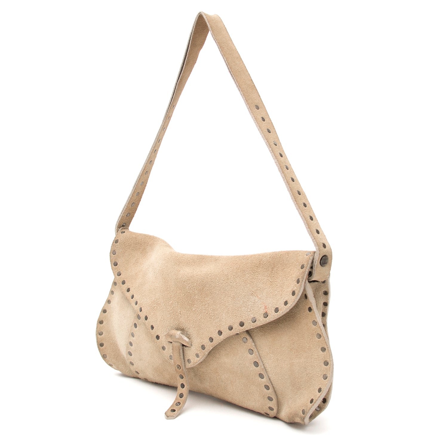 Vintage Céline studded saddle bag for the best price at Labellov webshop. Safe and secure online shopping with 100% authenticity. Vintage Céline studded saddle bag pour le meilleur prix.