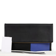 Buy authentic secondhand Céline clutch in black leather at the right price at Labellov vintage webshop. Safe and secure online shopping.