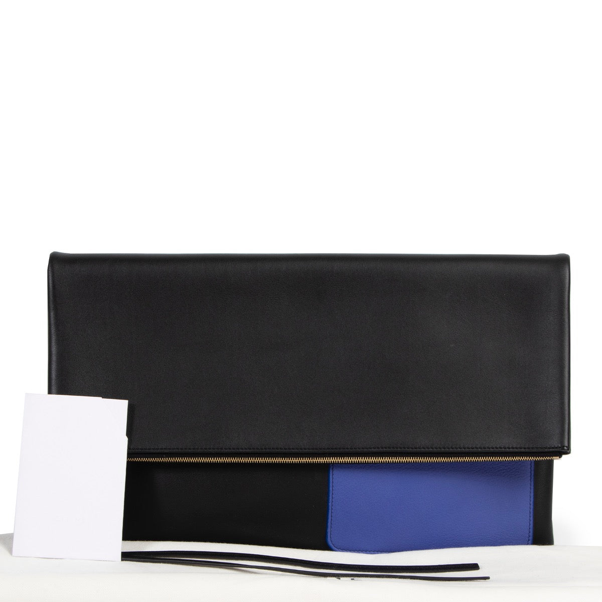 Buy authentic secondhand Céline clutch in black leather at the right price at Labellov vintage webshop. Safe and secure online shopping.