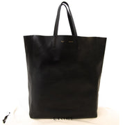 Celine Black Tote Bag. Buy authentic Celine bag at Labellov. Koop authentieke tweedehands Celine handtassen bij Labellov.