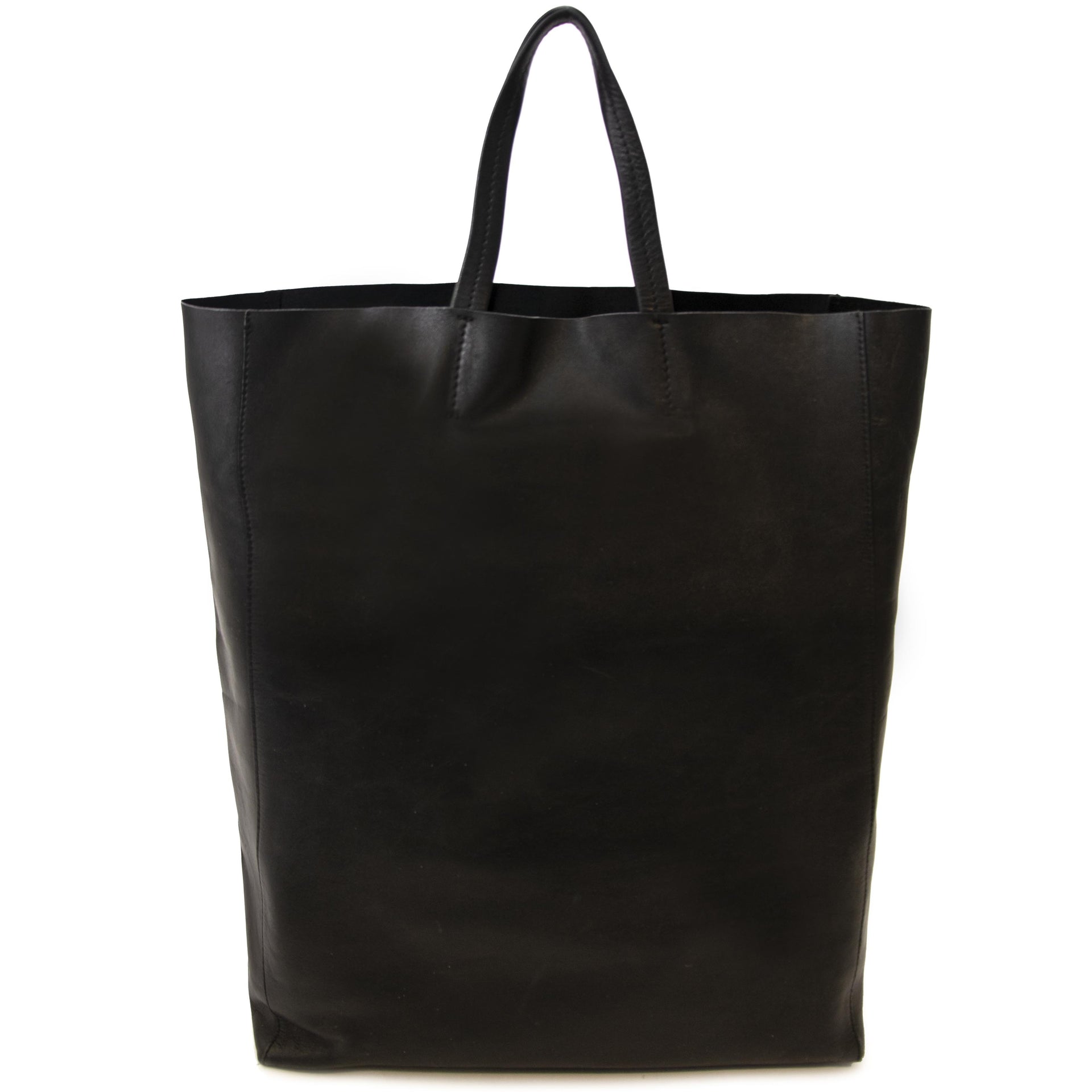 Celine Black Tote Bag. Buy authentic Celine bag at Labellov. Koop authentieke tweedehands Celine handtassen bij Labellov.
