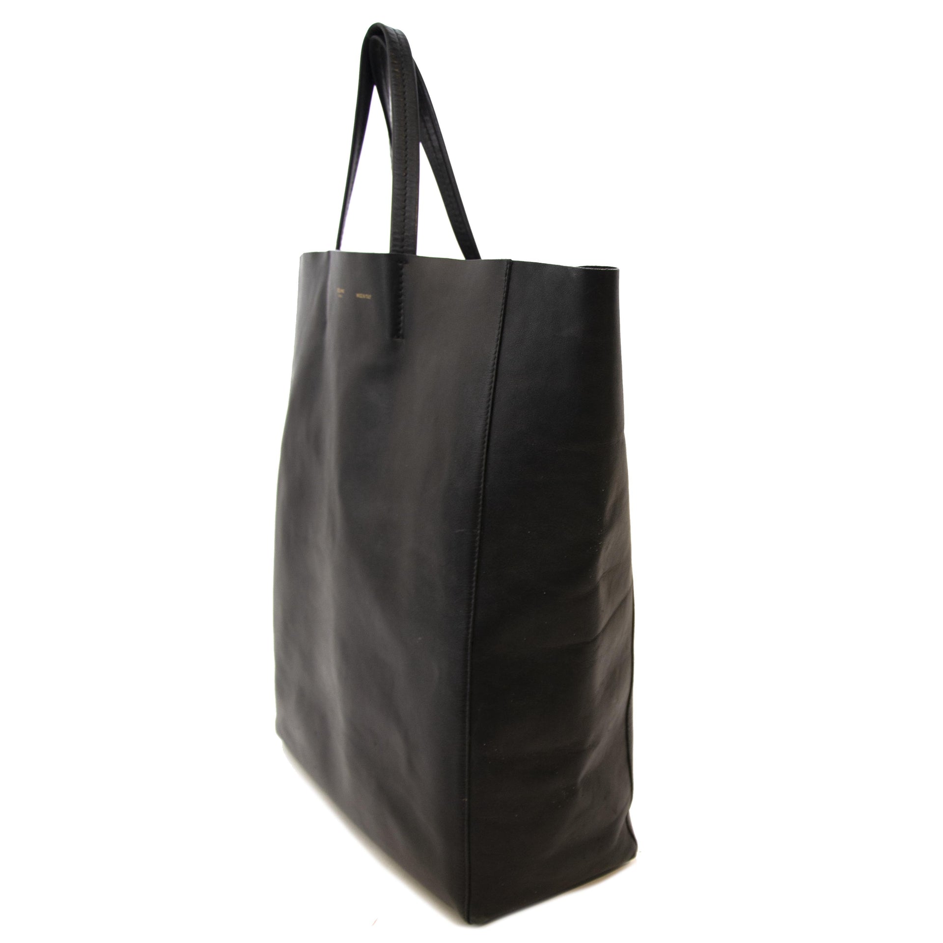 Celine Black Tote Bag. Buy authentic Celine bag at Labellov. Koop authentieke tweedehands Celine handtassen bij Labellov.