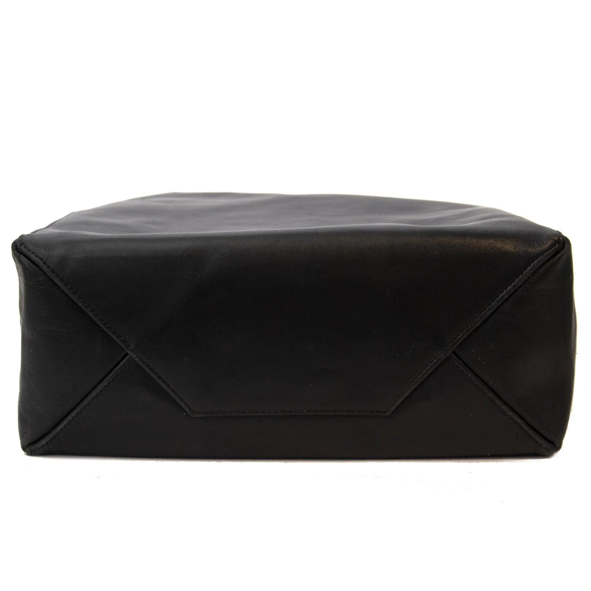 Celine Black Tote Bag. Buy authentic Celine bag at Labellov. Koop authentieke tweedehands Celine handtassen bij Labellov.